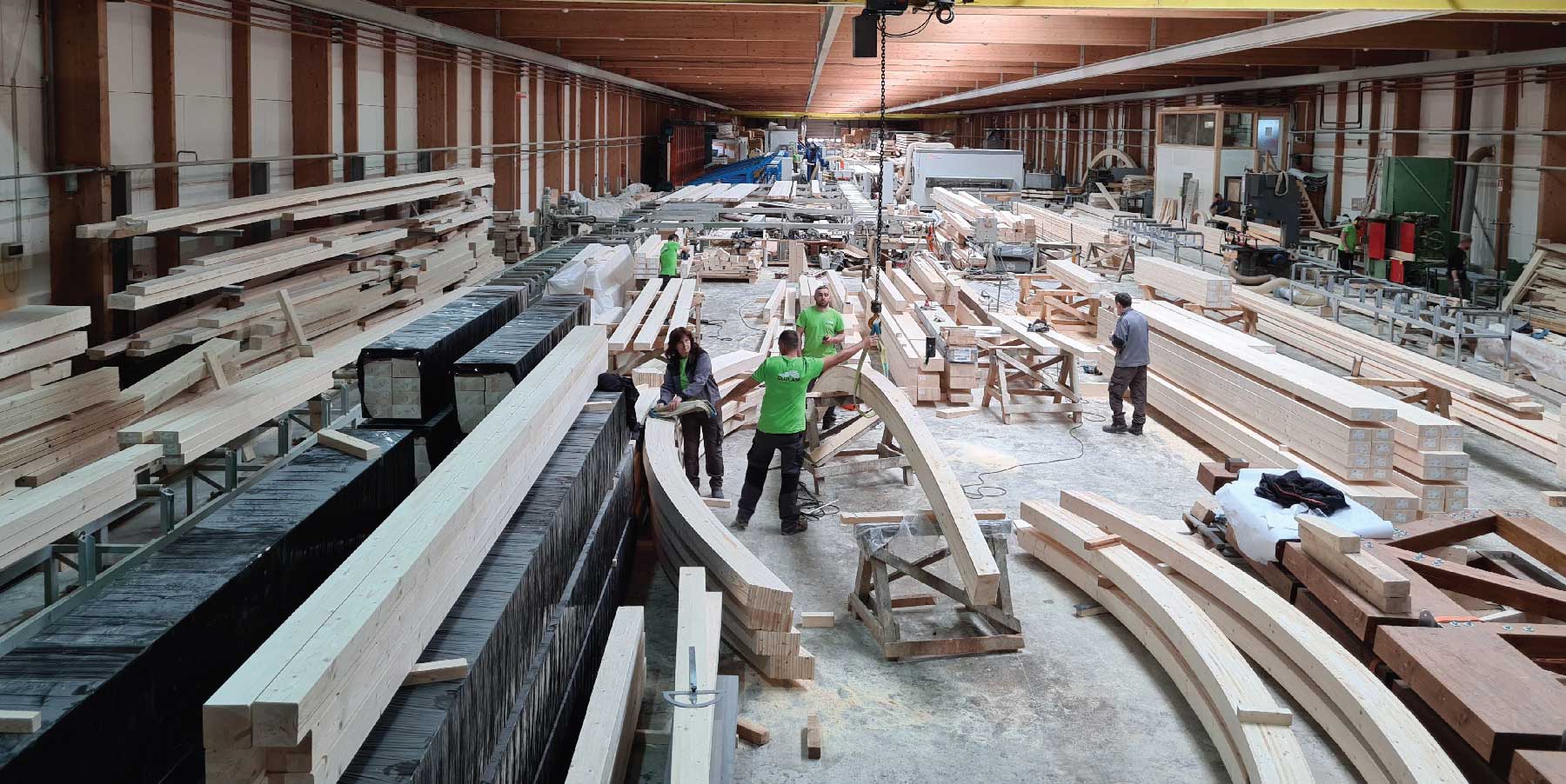 De ce să alegi lemnul stratificat (Glulam) pentru următorul tău proiect?